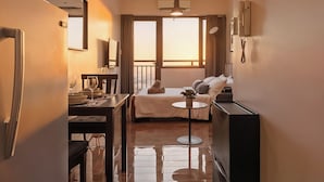 Room, 1 Bedroom, Private Pool, City View | Dining room - Room-makati Penthouse Studio With City V (Makati)