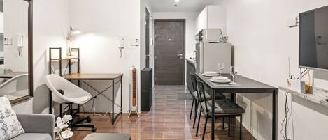 Rom, 1 soverom, byutsikt | Spisestue