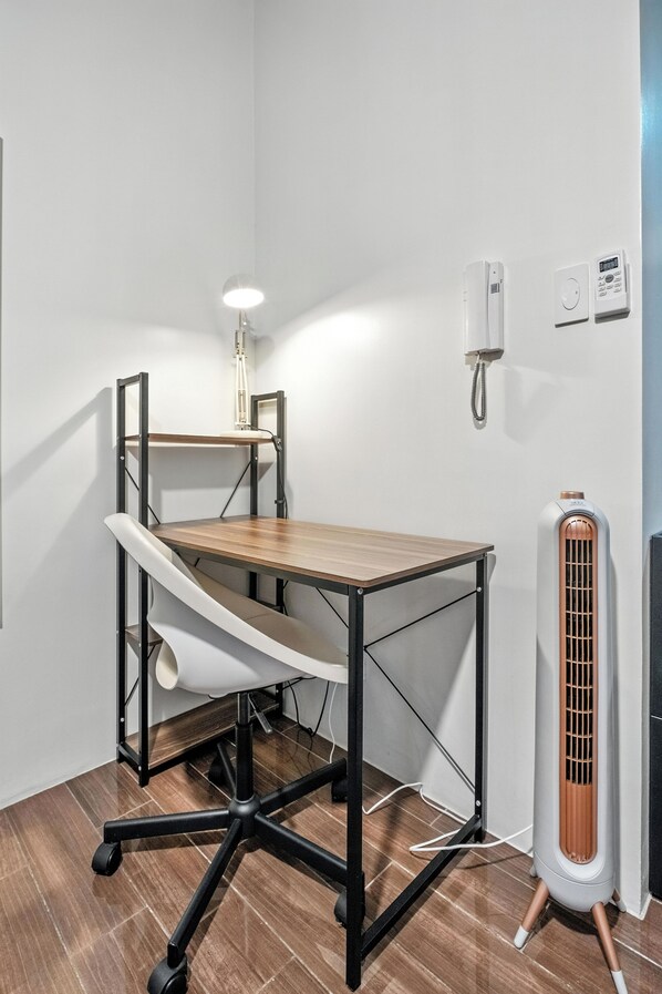 Room, 1 Bedroom, City View | Interior