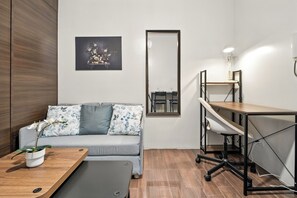 Room, 1 Bedroom, City View | Living room
