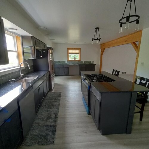 5-bedroom house on open lot in Bentleyville with spacious kitchen and LR.