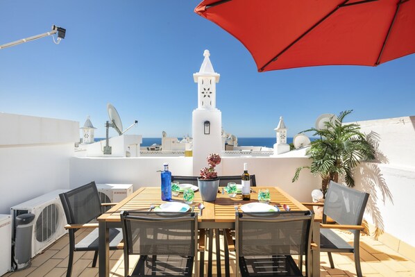 House | Outdoor dining