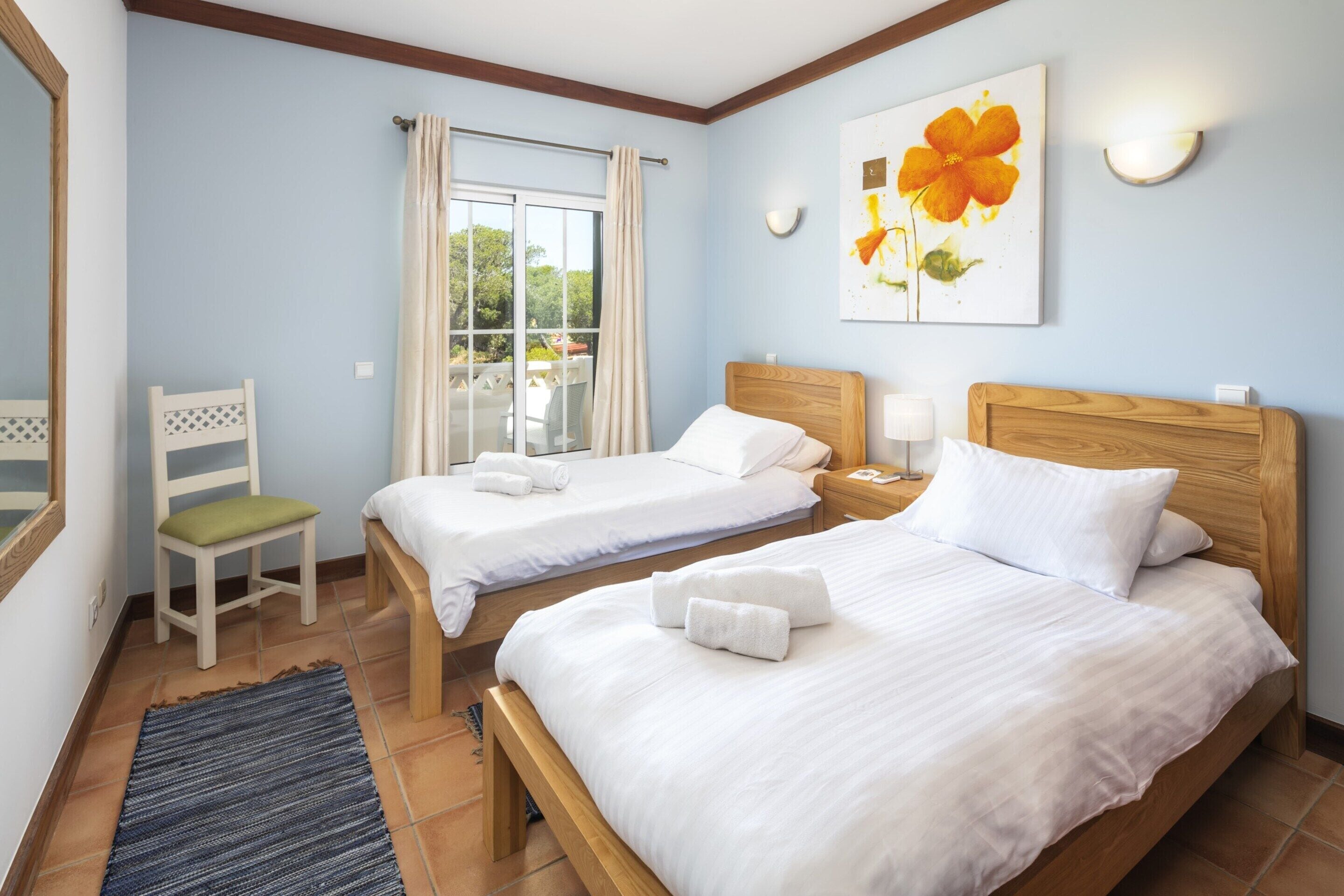 Casa | 2 habitaciones y tabla de planchar con plancha 