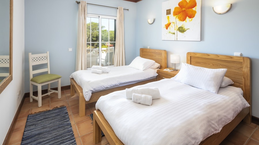 Charming Apartment in Benagil With Pool