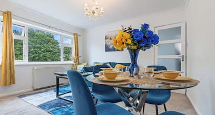 Stylish 2-bed Station Apt | City Centre | Sleeps 4