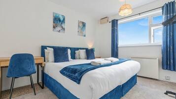 2 bedrooms, iron/ironing board, Internet, bed sheets