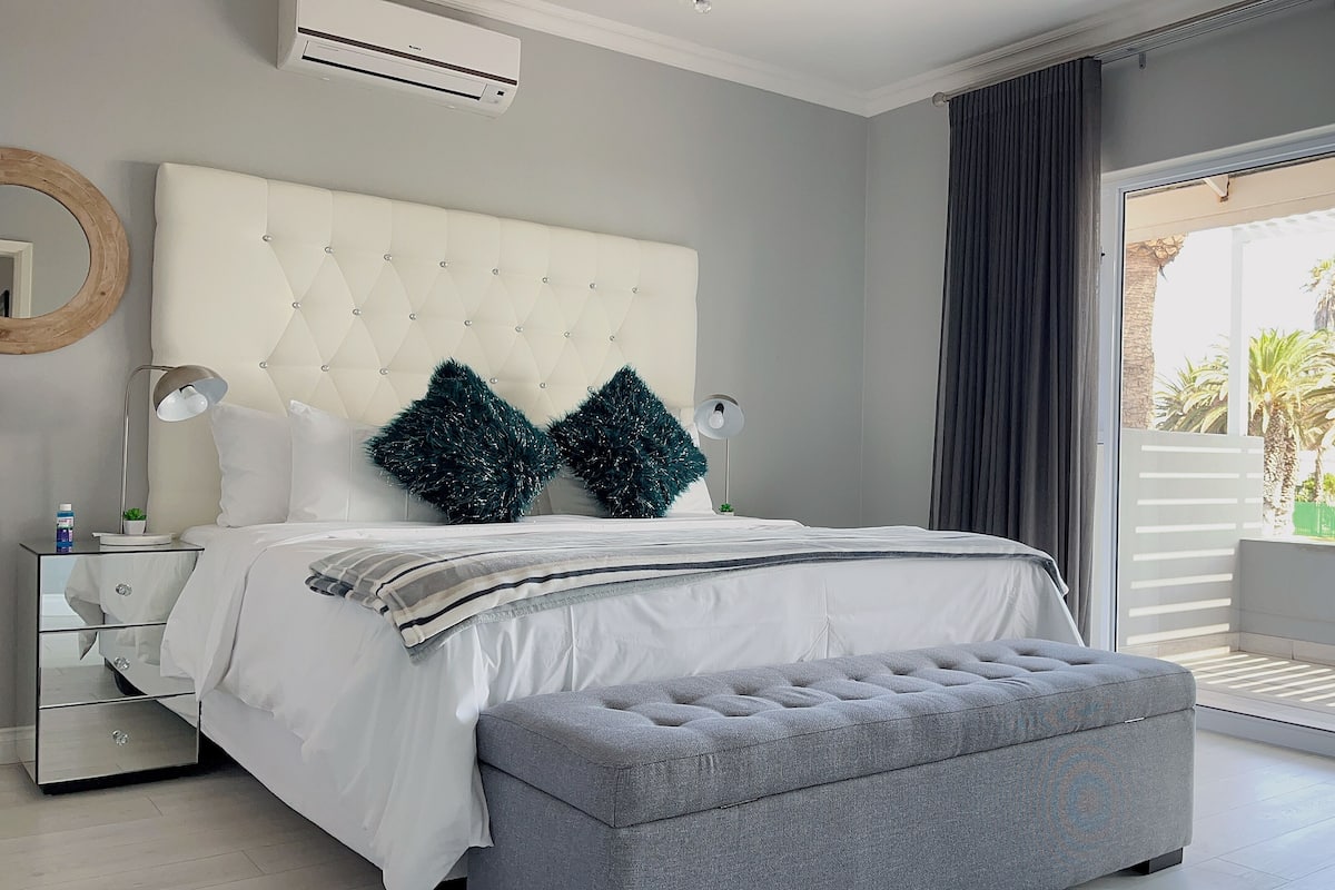 Doppia panoramica, 1 letto king, bagno privato, vista oceano | Una scrivania, postazione laptop, Wi-Fi gratuito