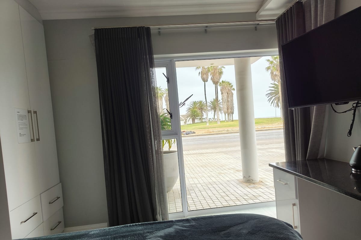 Habitación senior doble, vista a la bahía | Escritorio, espacio para trabajar con laptop y wifi gratis