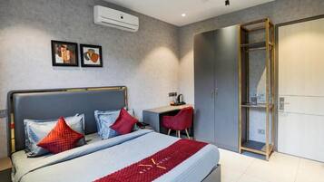 Habitación doble Deluxe, balcón, vista al jardín | Ropa de cama de alta calidad y minibar