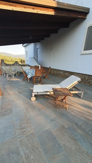 Outdoor dining - CASA AZZURRA Nice one-room apartment with terrace in Cilento. Pet friendly (Castellabate)
