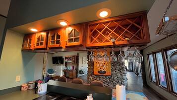 Kylskåp, mikrovågsugn, ugn och spishäll