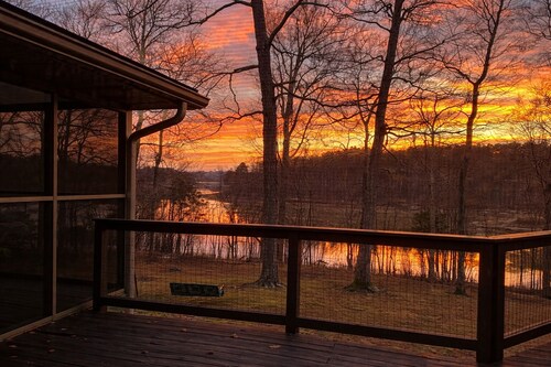 Hideaway on the lake; large mid-century stone ranch in a park-like setting