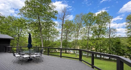 Hideaway on the lake; large mid-century stone ranch in a park-like setting