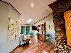 4 bedrooms, desk, iron/ironing board, free WiFi