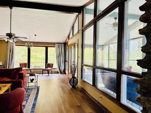 Hideaway on the lake; large mid-century stone ranch in a park-like setting