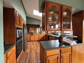 冰箱、微波炉、烤箱、炉灶