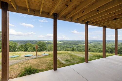 "Prima BnB" a Superb 4-bedroom cottage on the mountain near Front Royal