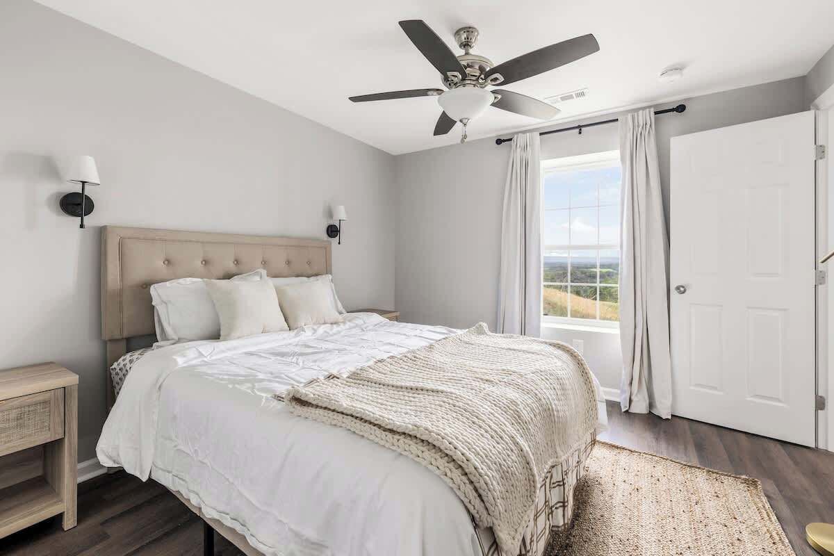 4 bedrooms, desk, iron/ironing board, travel cot