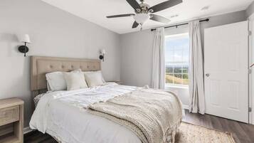 4 bedrooms, desk, iron/ironing board, travel cot