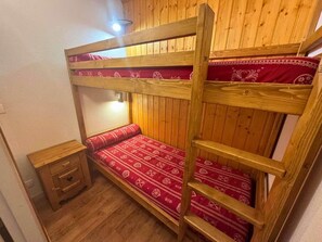 Room - 10m from ski slopes, 1st floor, view mountain, terrace, balcony, ski locker, 26m², Les Menuires (Les Menuires)