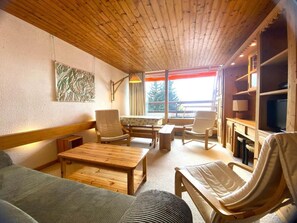 Living area - 150m from resort center, 1st floor, view valley, balcony, parking, tv, 42m², Les Arcs (Bourg-Saint-Maurice)