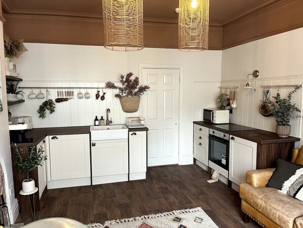 Refrigerador, microondas, horno, placa de cocina
