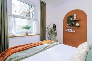 1 habitación, tabla de planchar con plancha, wifi gratis y ropa de cama