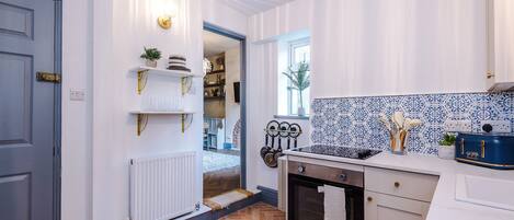 Fridge, microwave, oven, coffee/tea maker