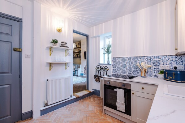 Fridge, microwave, oven, coffee/tea maker