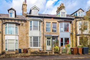 Exterior - Rufloreo Flats: 2 beds, central (Derbyshire)