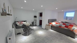 1 bedroom, WiFi, bed sheets - Nieheim, brand new Barrier-free (Nieheim)