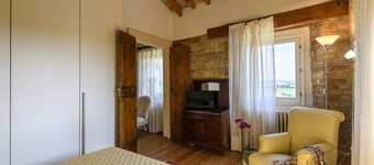 Villa Emily 10 by Marche Holiday Villas