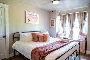 5 bedrooms, iron/ironing board, free WiFi, bed sheets