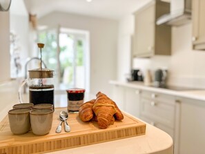 冰箱、微波炉、烤箱、炉灶