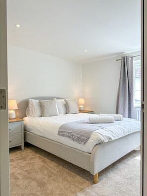 3 chambres, fer et planche à repasser, Wi-Fi gratuit, draps fournis