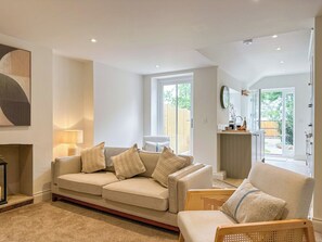 Unclassified image, 5 of 35, button - Modern Canterbury Townhouse • Pets & Free Parking (Canterbury)