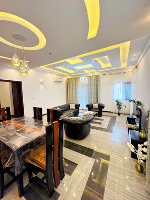 Interior - Furnished 3 bedroom apartment BONAPRISO (104). KGV PRESTIGE RESIDENCE (DOUALA) (Douala)