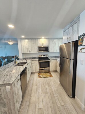 Microones, forn, placa de cuina i rentaplats 