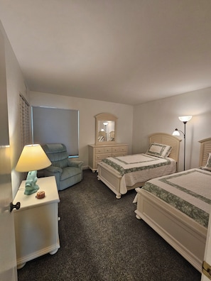 2 bedrooms, iron/ironing board, WiFi, bed sheets