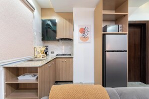 Microwave, stovetop - Classy and Luxurious 1 bed Gem in Lekki Phase 1! (Lagos)