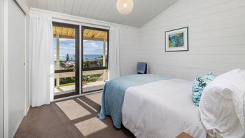 3 habitaciones, tabla de planchar con plancha, wifi y ropa de cama