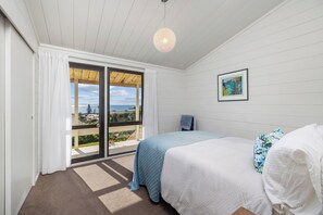 3 chambres, fer et planche à repasser, Wi-Fi, draps fournis