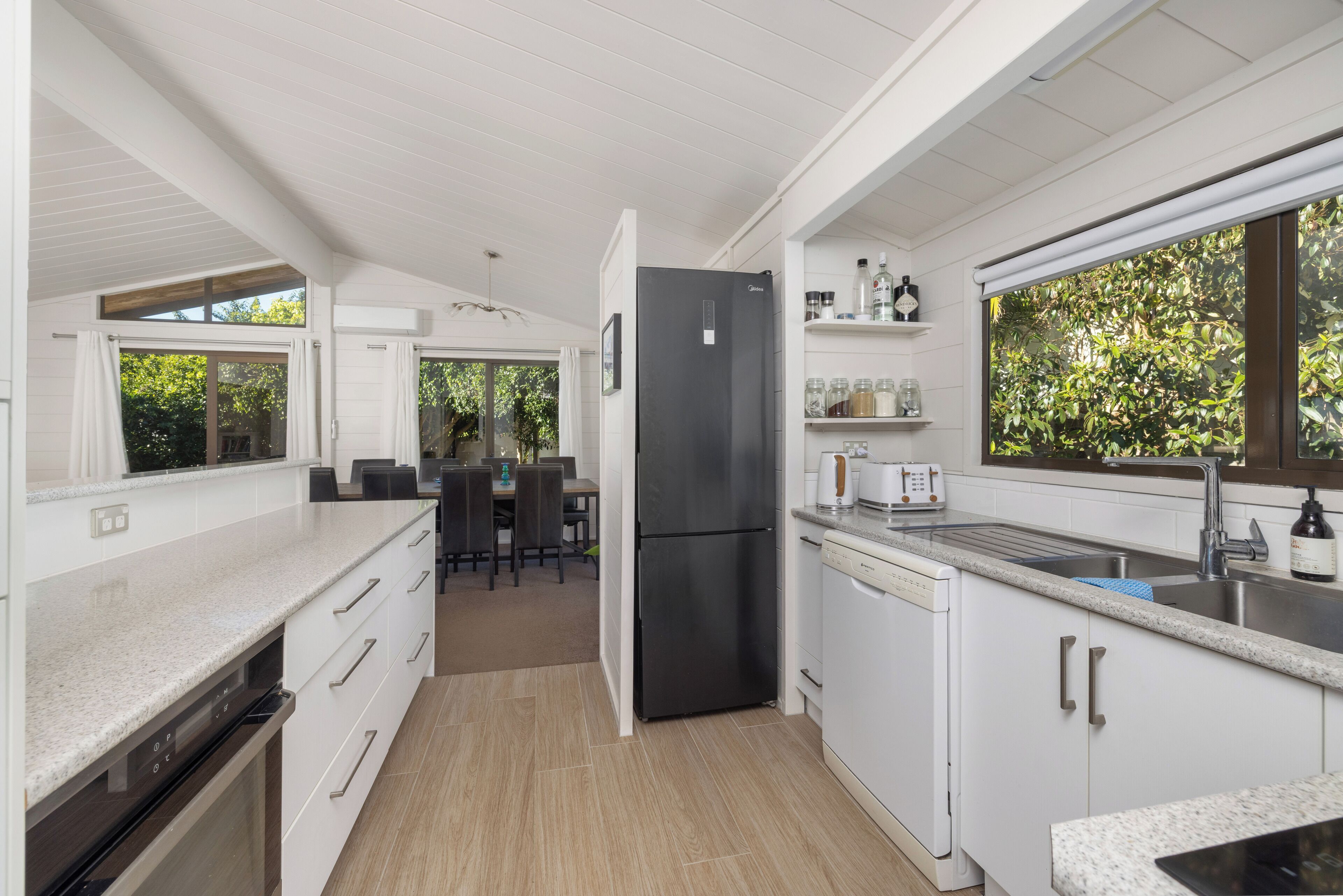 Kühlschrank, Mikrowelle, Geschirrspüler