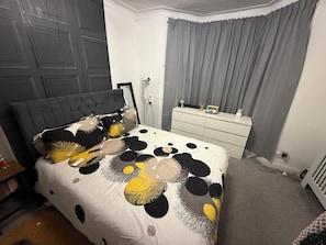 1 bedroom, iron/ironing board, WiFi, bed sheets