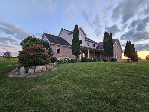 Soothing apartment with AC in charming Marlette unit 1