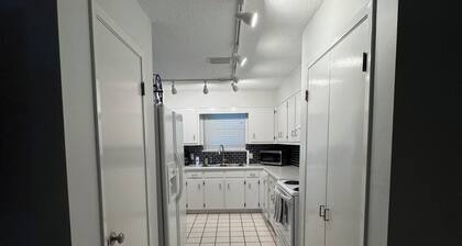2-bedroom condo in beautiful Fairhope, walk to town.