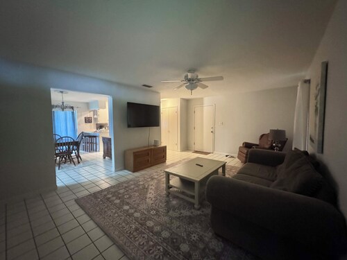 2-bedroom condo in beautiful Fairhope, walk to town.