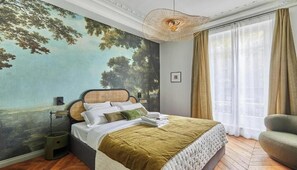 2 bedrooms, desk, iron/ironing board, WiFi