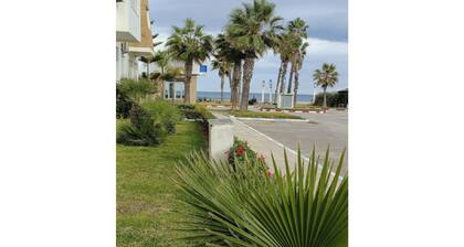 Sumptuous apartment 100m from the beach - Marina Puerto, M'DIQ.