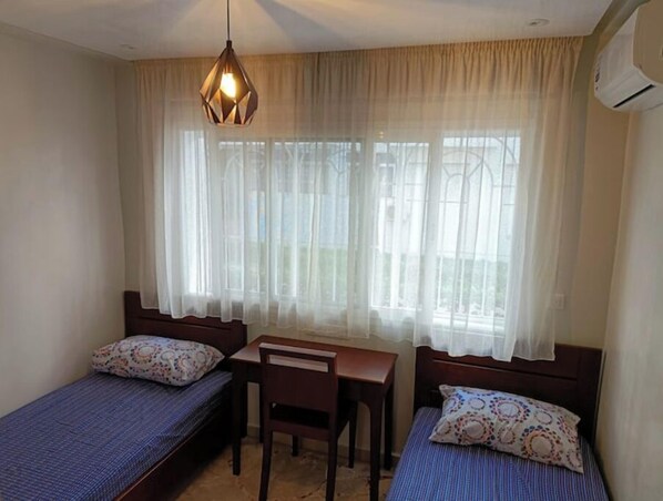 Iron/ironing board, WiFi, bed sheets
